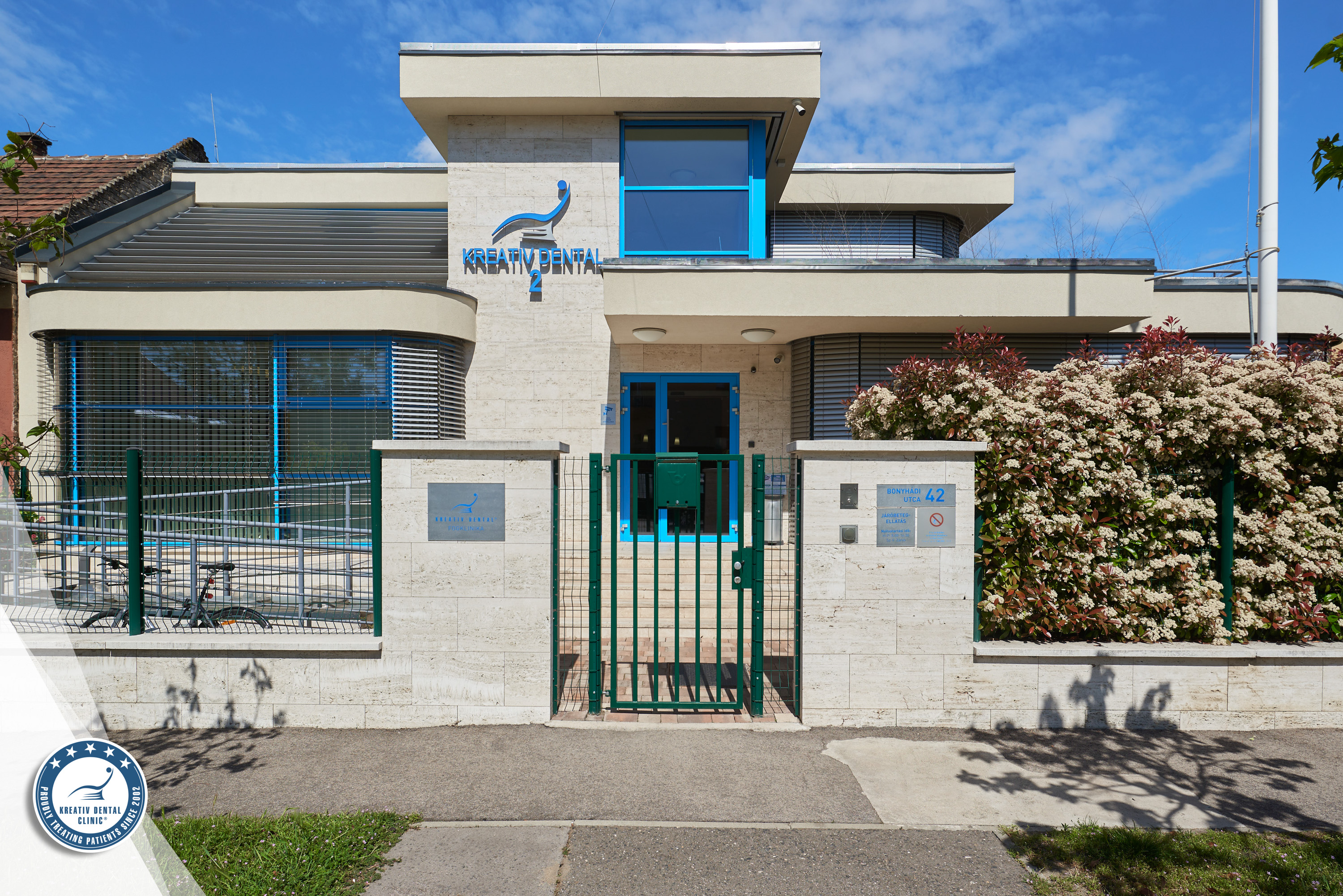 Kreativ Dental épület elölről